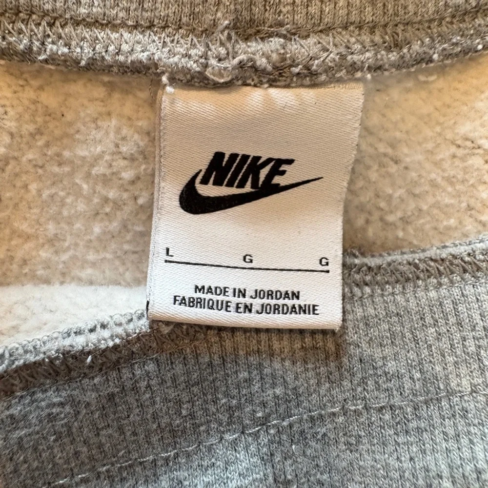 Nike-Women’s oversized, Nike Capri balloon sweatpants - Picture 3 of 3
